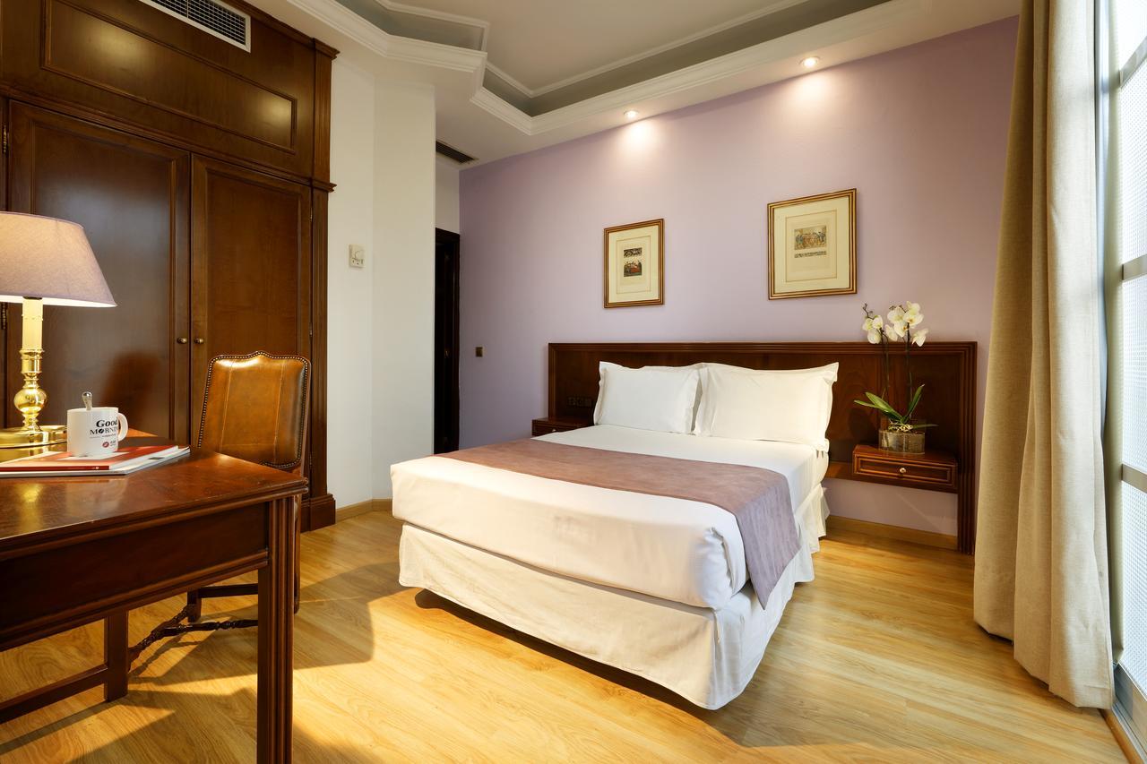 Exe Triunfo Granada Hotel Ngoại thất bức ảnh