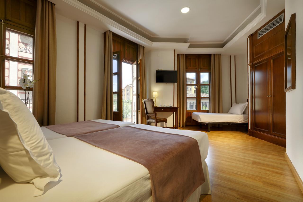 Exe Triunfo Granada Hotel Ngoại thất bức ảnh