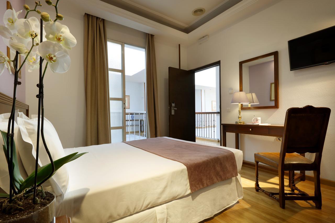 Exe Triunfo Granada Hotel Ngoại thất bức ảnh