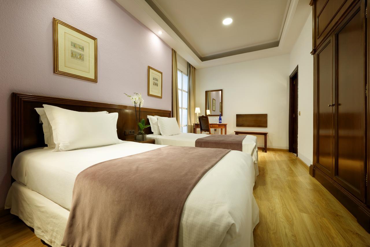 Exe Triunfo Granada Hotel Ngoại thất bức ảnh